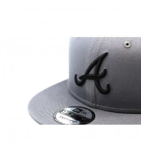 A snapback grey A snapback grey